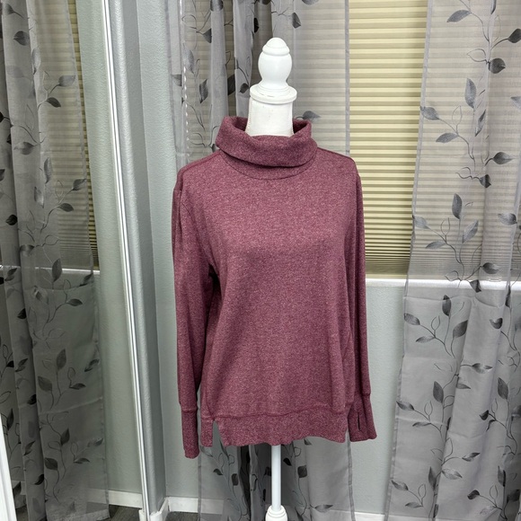 AMAZON ESSENTIALS • Cowl Neck Sweatshirt - Picture 4 of 4
